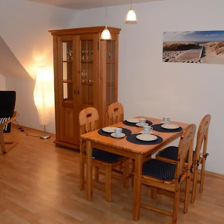 2-zi-ferienwohnung-mueritzblick-direkt-am-seeufer-perfekte-lage-barrierefrei